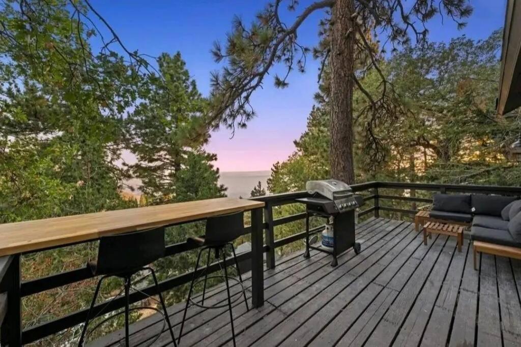 Updated Mountain Cabin Retreat With 180 Views Off Deck And Balcony Running Springs Exterior photo