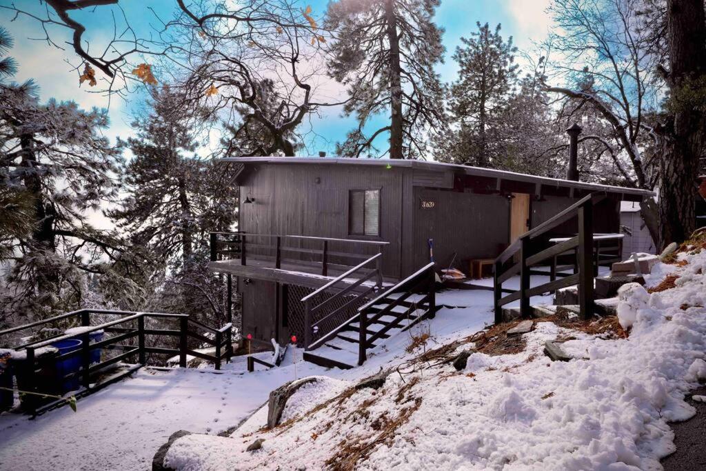 Updated Mountain Cabin Retreat With 180 Views Off Deck And Balcony Running Springs Exterior photo