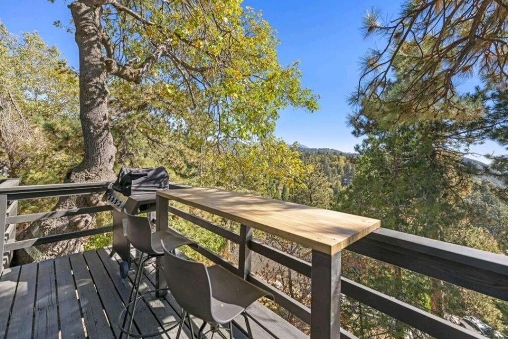 Updated Mountain Cabin Retreat With 180 Views Off Deck And Balcony Running Springs Exterior photo