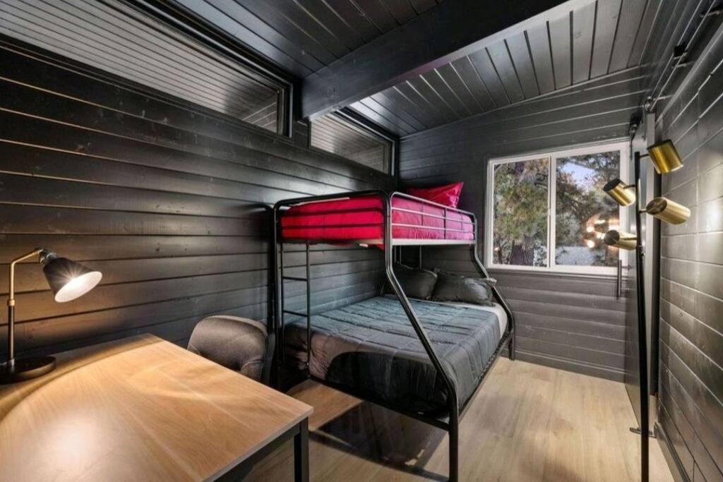 Updated Mountain Cabin Retreat With 180 Views Off Deck And Balcony Running Springs Exterior photo